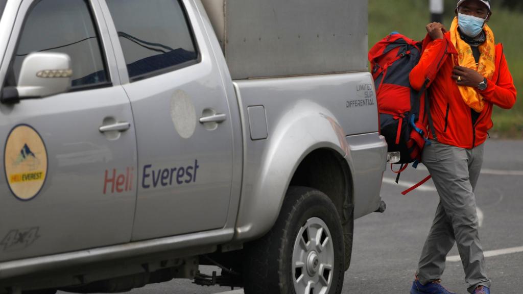 Kami Rita tras establecer su récord de 25 ascensiones en el Everest