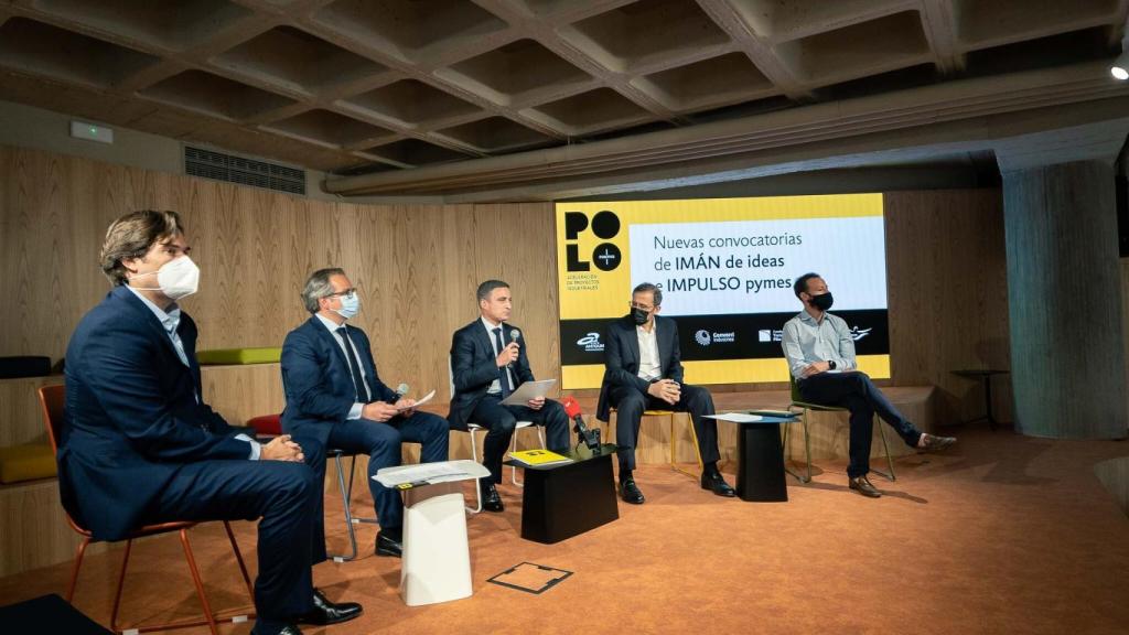 Néstor Lacarra, director General de Estrategia de Gonvarri; Nacho Fernández Baragaño, director de Comunicación de Aciturri Aeronáutica; Rafael Barbero, director General de Fundación Caja de Burgos; Javier Villacampa, director Corporativo de Innovación de Grupo Antolin, y Gabriel Torres Pascual, director de Innovación de Pascual.