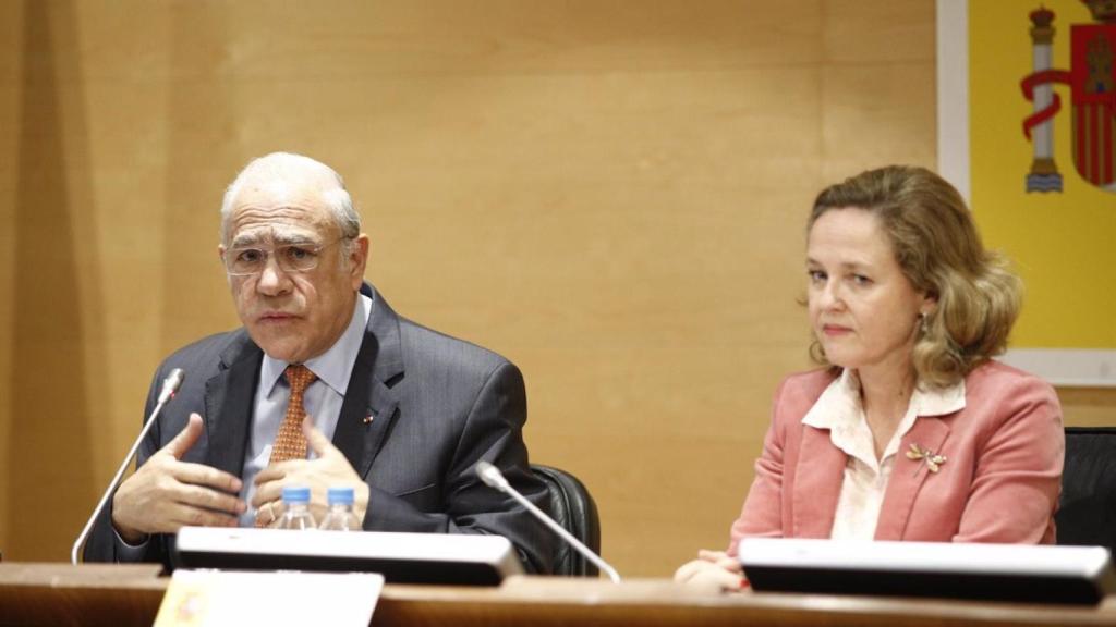 El secretario general de la OCDE, Ángel Gurría, y la vicepresidenta económica, Nadia Calviño.