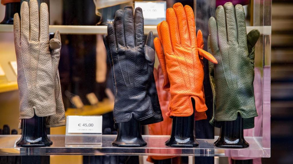 tienda guantes escaparate