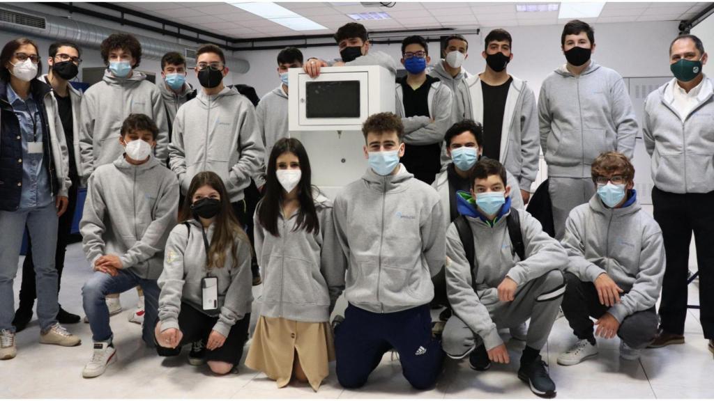 Alumnos de un instituto de Culleredo crean dos fuentes inteligentes de agua con desperdicio 0