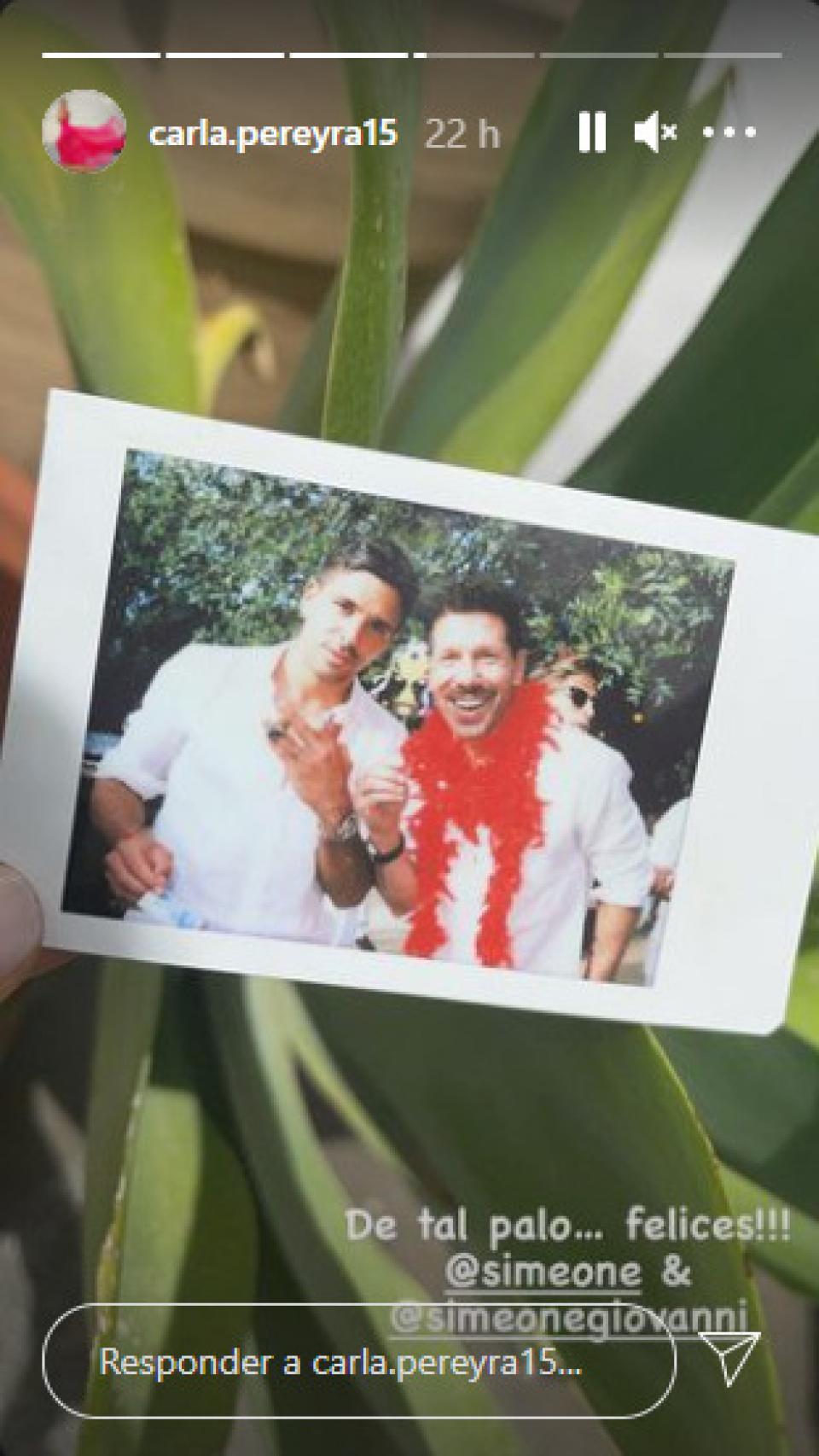 Carla Pereyra fotografió una instantánea de revelado rápido en la que aparece Cholo con su hijo.