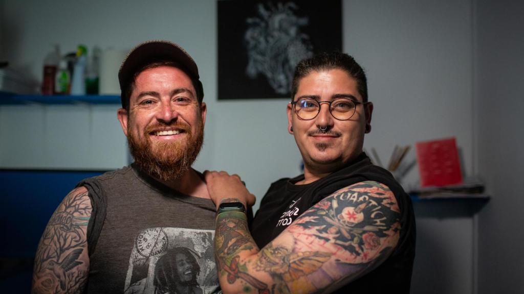 Gonzalo y Leopoldo posan durante la entrevista.