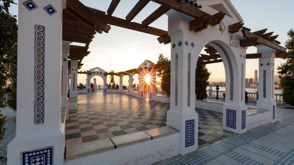 Mirador que baja desde la plaza del Castillo.