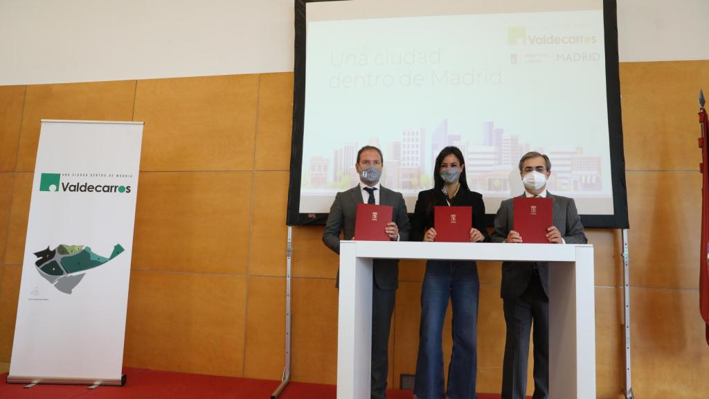 En la imagen, Mariano Fuentes, Begoña Villacís y Luis Roca de Togores.