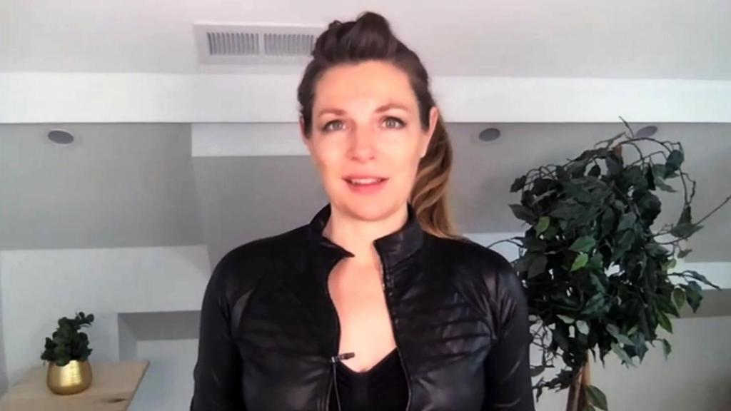 Kate Darling, investigadora experta en robótica del MIT Media Lab, durante su intervención en el congreso Momentum 2021 Connect.