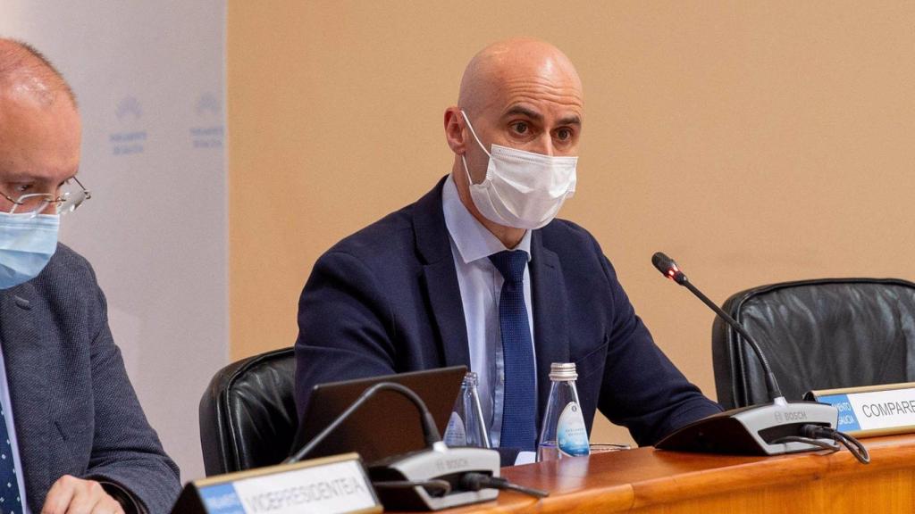 El antiguo gerente del Sergas, José Flores, durante una comisión en una imagen de archivo.