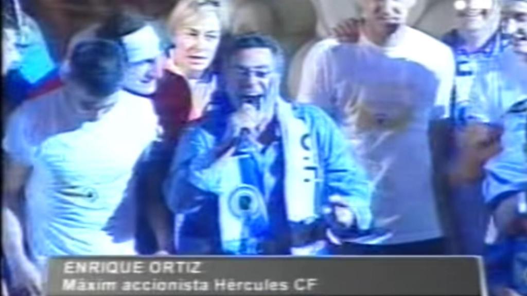 Ortiz y la alcaldesa Sonia Castedo, celebrando el ascenso en 2010.