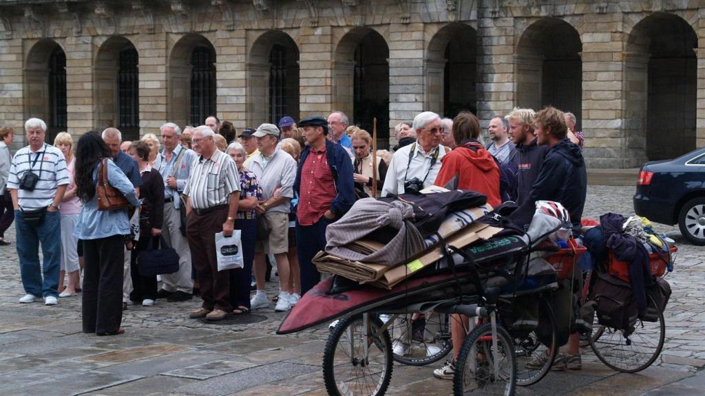Turistas en la plaza del Obradoiro.