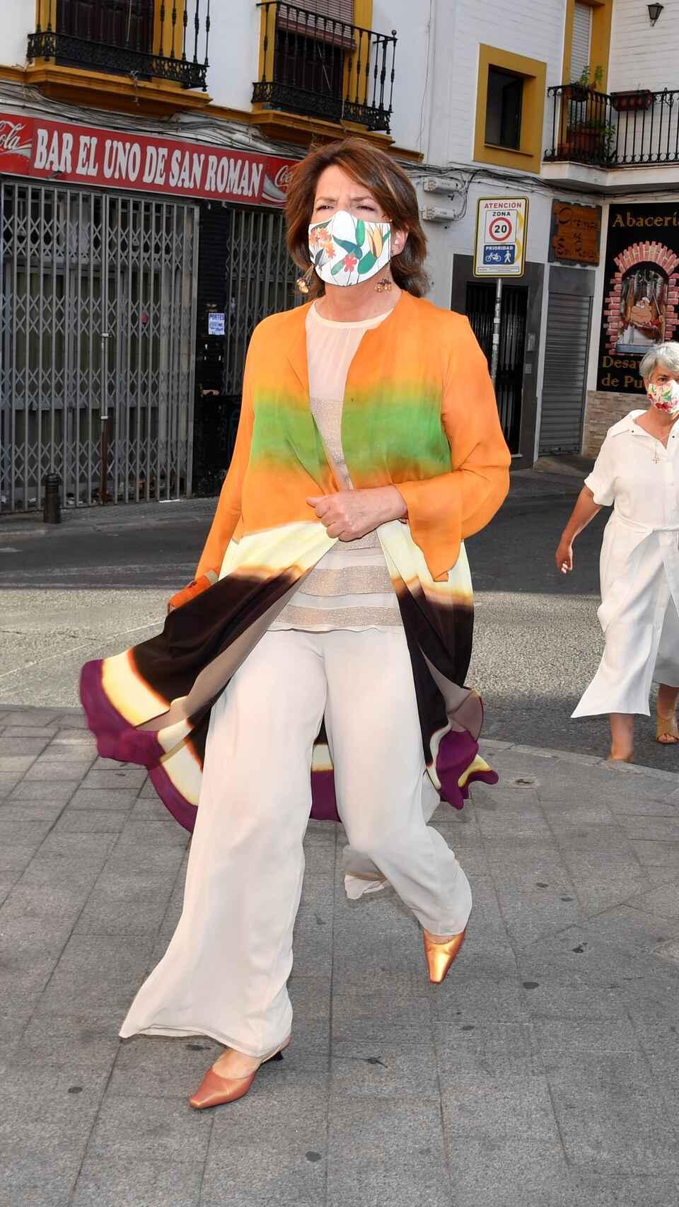 Sofía Barroso, madre de Palazuelo, llegando al bautizo.