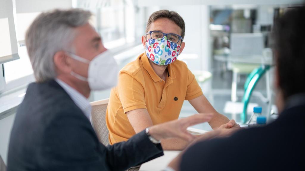 El doctor Luciano Cerrato, oncólogo en Ruber Internacional, y Fernando Carrasco, Responsable Técnico Servicio de Genómica y Secuenciación Masiva del CBM Severo Ochoa CSIC-UAM