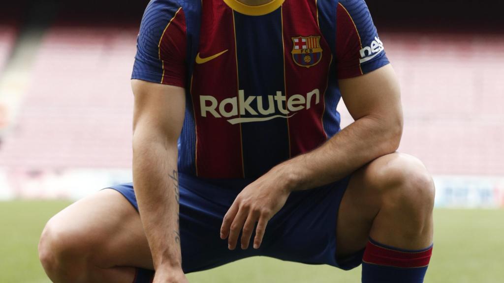 Presentación del 'Kun' Agüero como nuevo futbolista del Barcelona