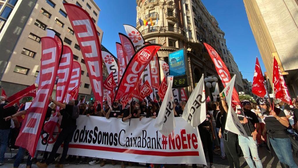 CaixaBank y BBVA, abocados a alargar la negociación de los ERE ante el ‘no’ rotundo de la plantilla