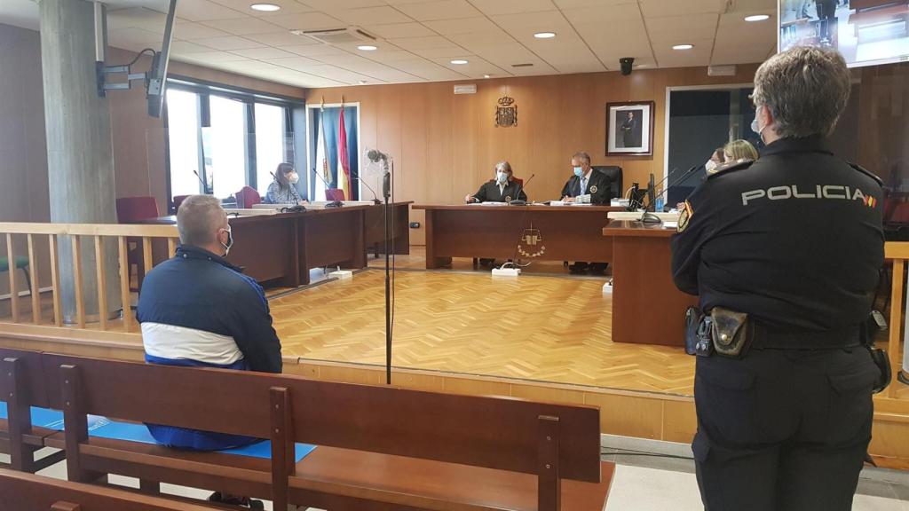 Juicio en la sección quinta de la Audiencia Provincial de Pontevedra, con sede en Vigo, contra un varón acusado de los delitos de quebrantamiento de condena, allanamiento de morada y abuso sexual