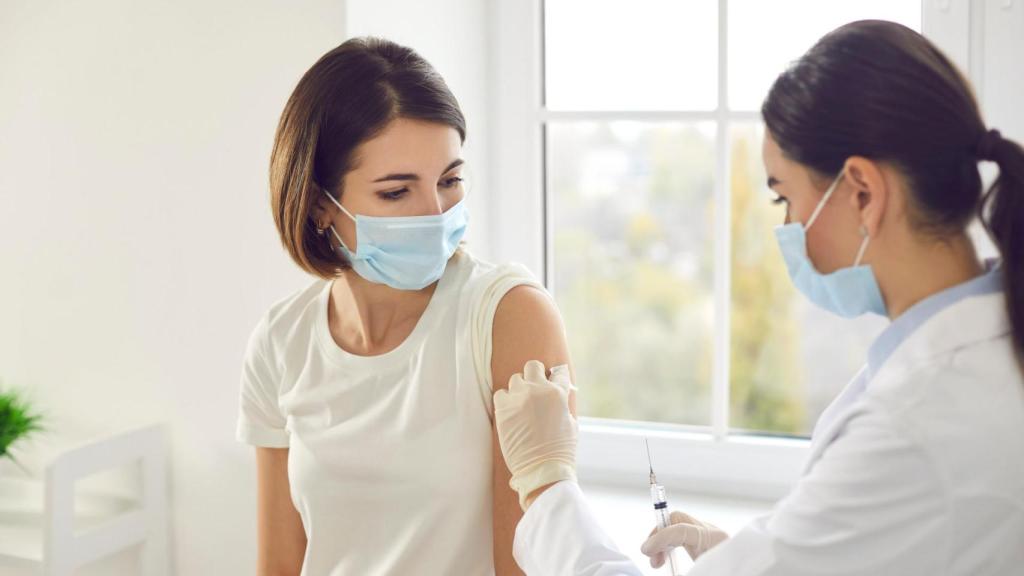 Vacunación por edades en Galicia: Casi 3 de cada 10 gallegos tienen la pauta completa