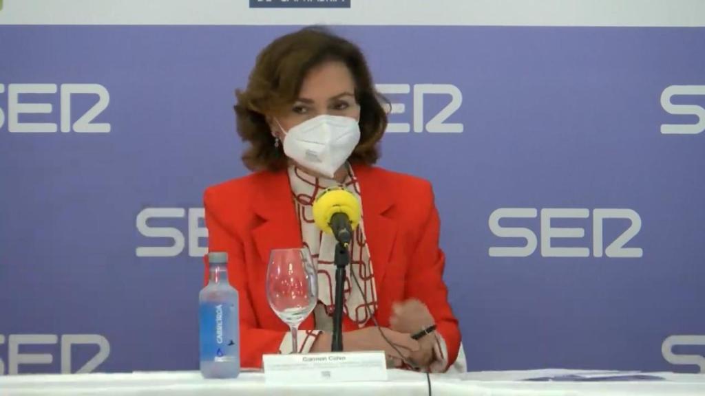 La vicepresidenta del Gobierno, Carmen Calvo, este miércoles en un foro de la SER Cantabria.