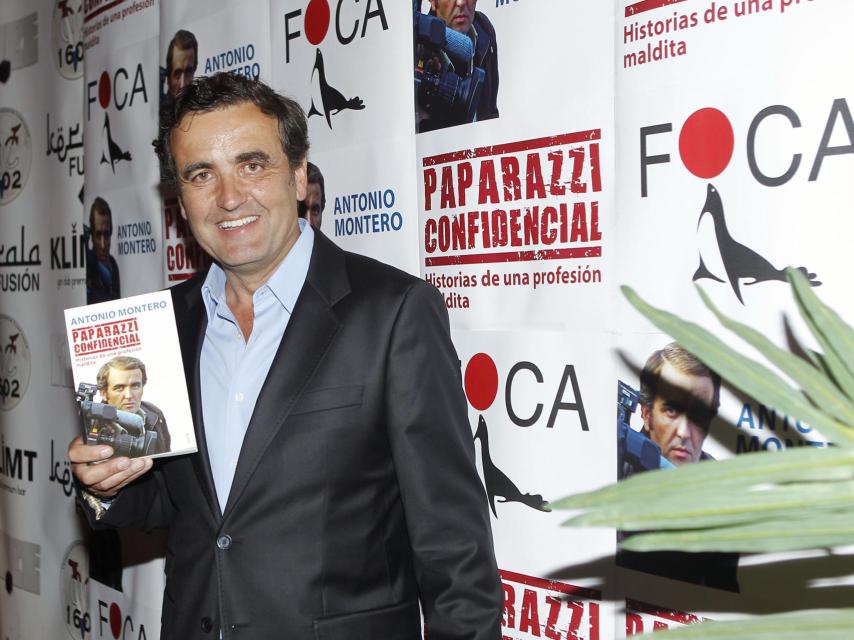El fotógrafo Antonio Montero promocionando su libro en 2015.