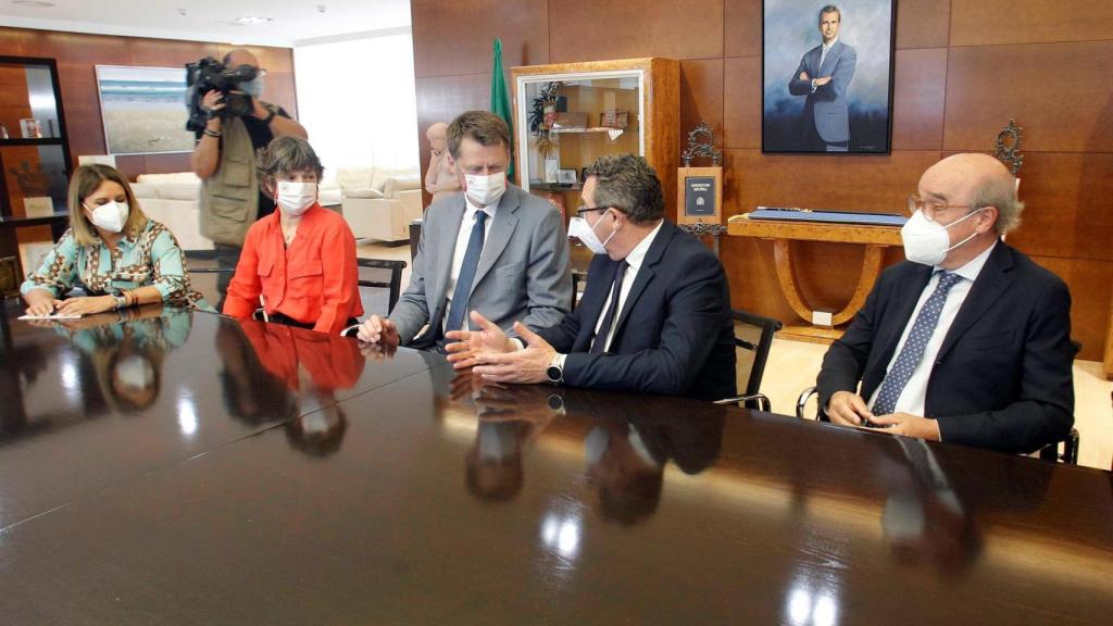 Reunión con el embajador en Benidorm.