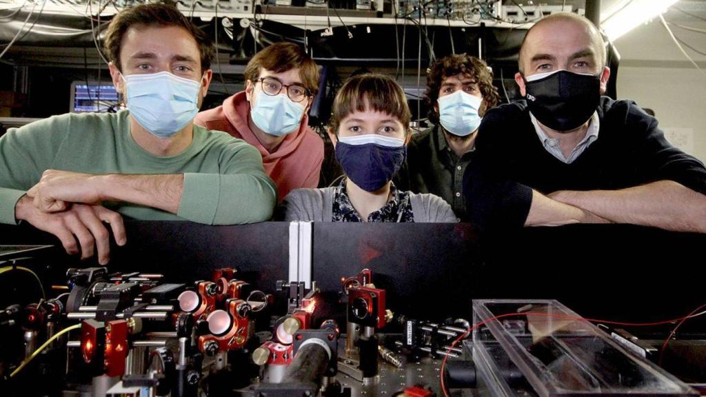 El equipo del ICFO autor del trabajo que acerca el futuro del internet cuántico.