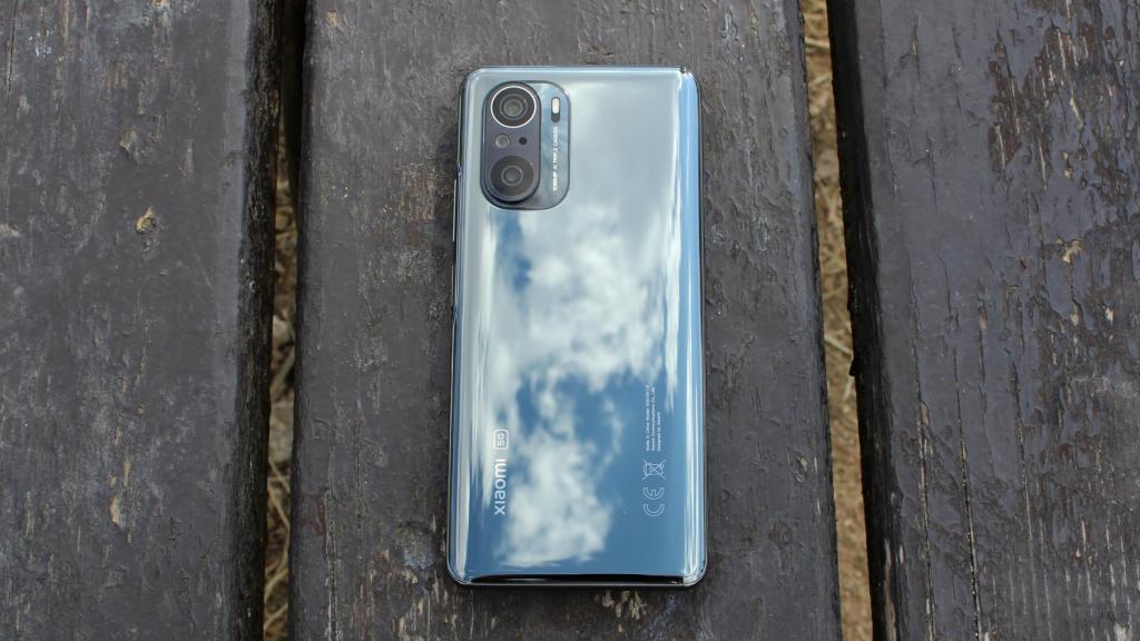 El Xiaomi Mi 11i luce un procesador Qualcomm Snapdragon 888 5G en su interior.