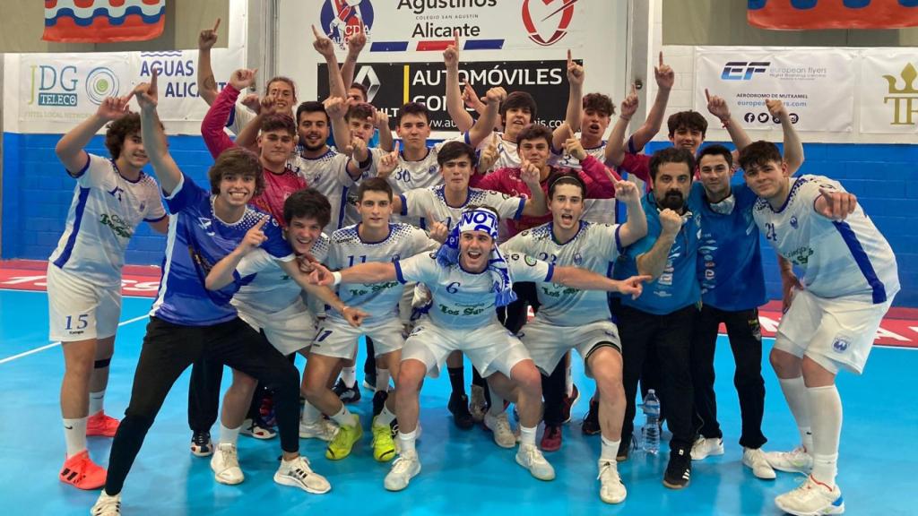 El Cisne Colegio Los Sauces celebra su victoria (Foto: Twitter @ClubCisneBalonm)