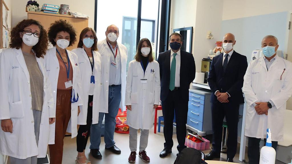 Los directivos del Sergas junto con profesionales de las Unidades de Salud mental infanto-juvenil en la visita de hoy