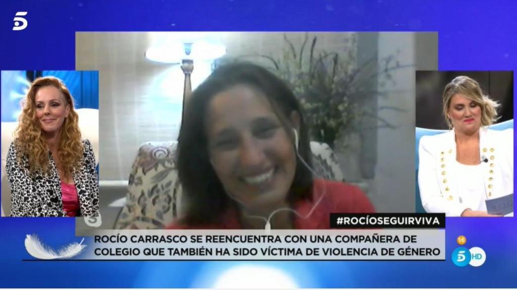 Rocío hablando con Marieta en Telecinco.