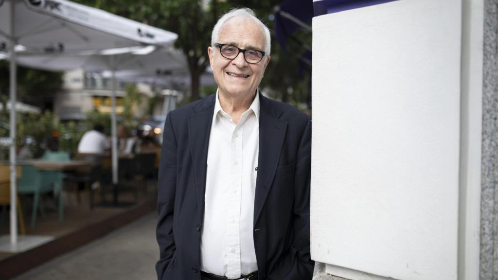 Maravall es sociólogo e íntimo amigo de Felipe González.