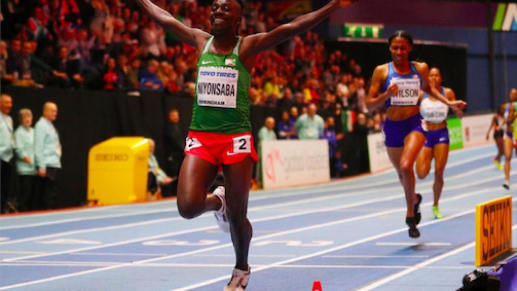 Francine Niyonsaba celebra su victoria en una prueba