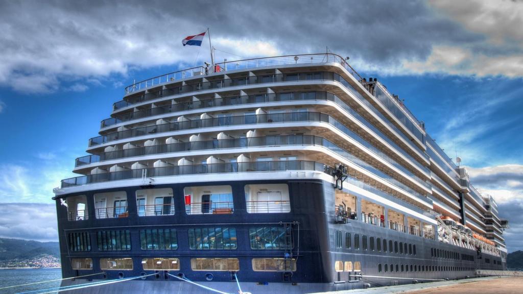 Un crucero en el puerto de Vigo.