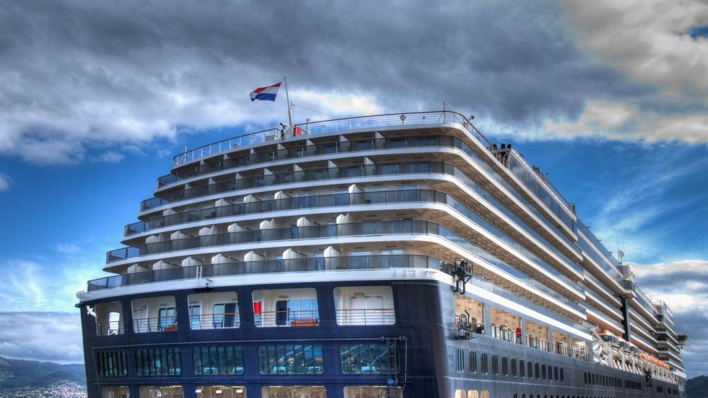 Un crucero en el puerto de Vigo.