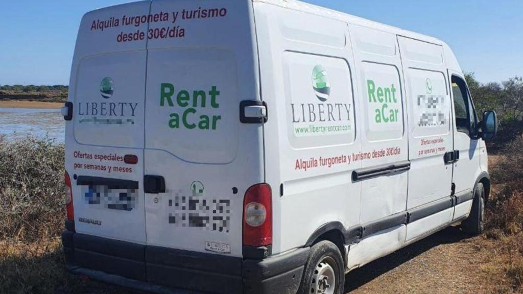 Furgoneta de alquiler incautada por los agentes siendo utilizada por narcotraficantes.