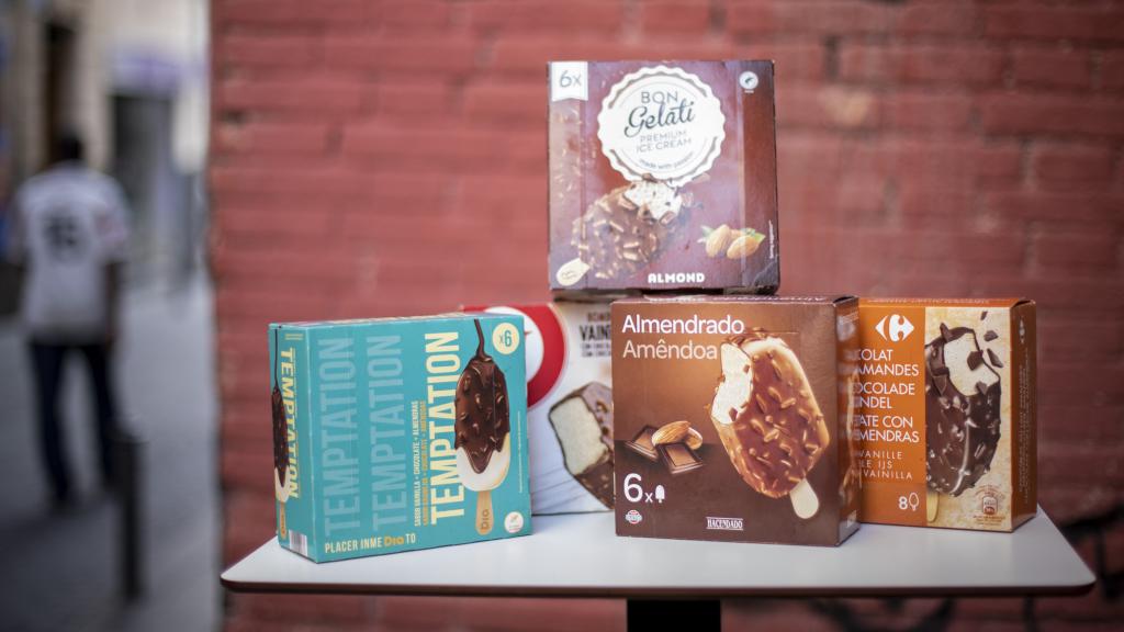Los cinco helados almendrados de marca blanca del supermercado probados.