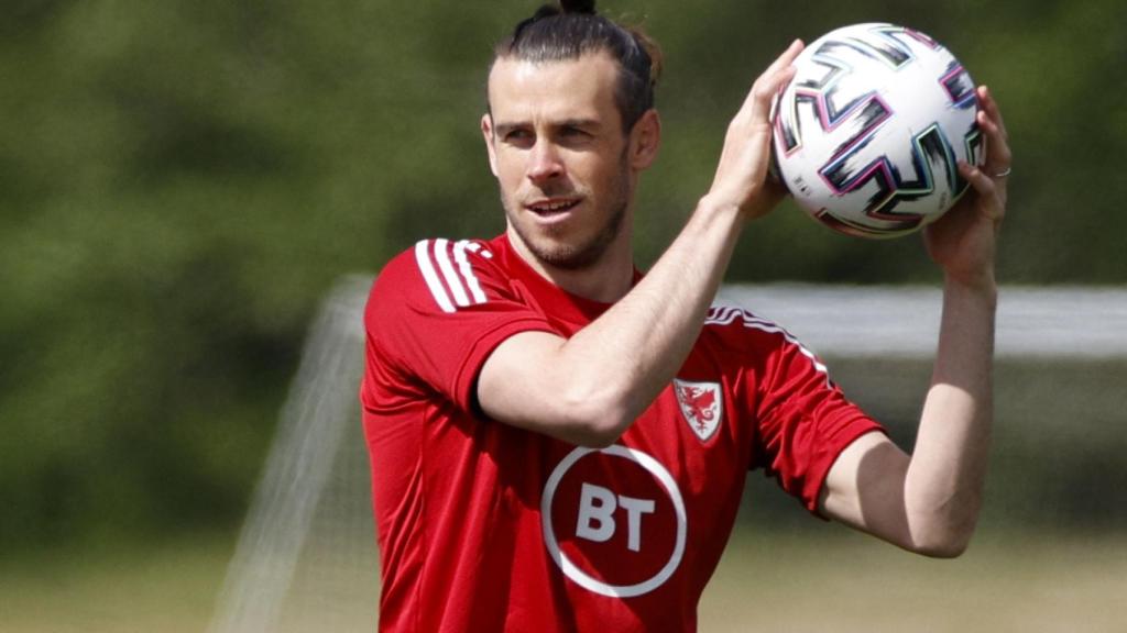 Bale en un entrenamiento con Gales