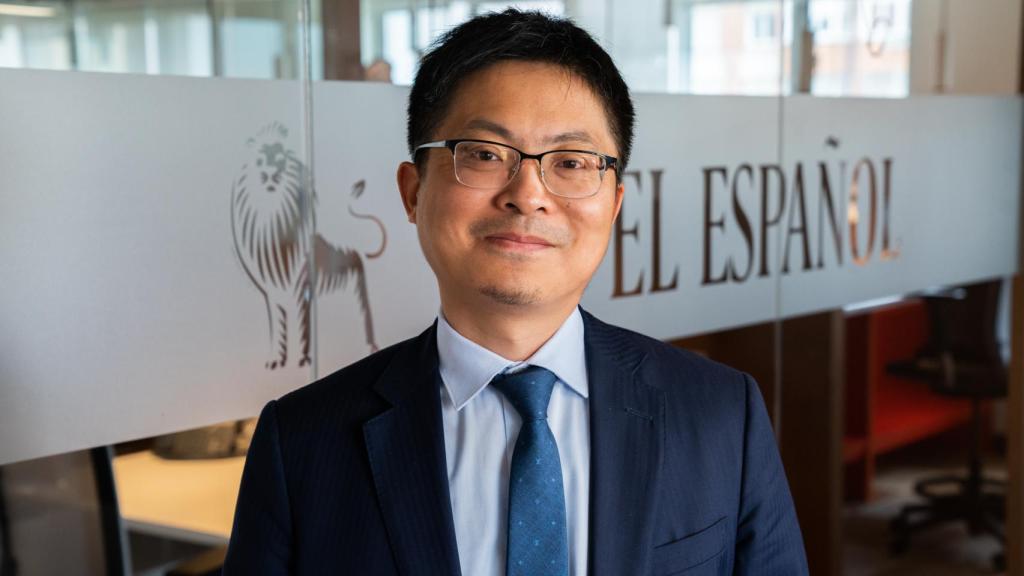 Tony Jin Yong , CEO de Huawei, durante un momento de su entrevista con Invertia.