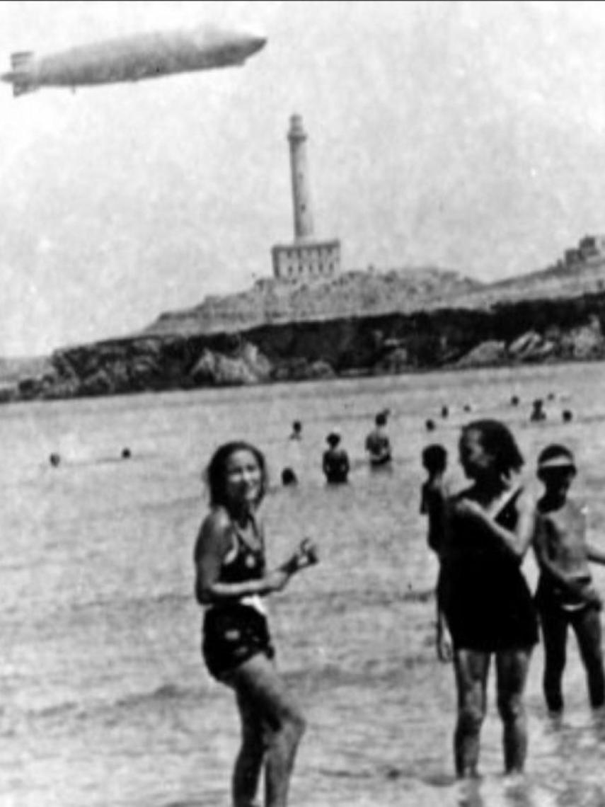 El faro de cabo de palos sobrevolado por un dirigible alemán el 2 de junio de 1935.