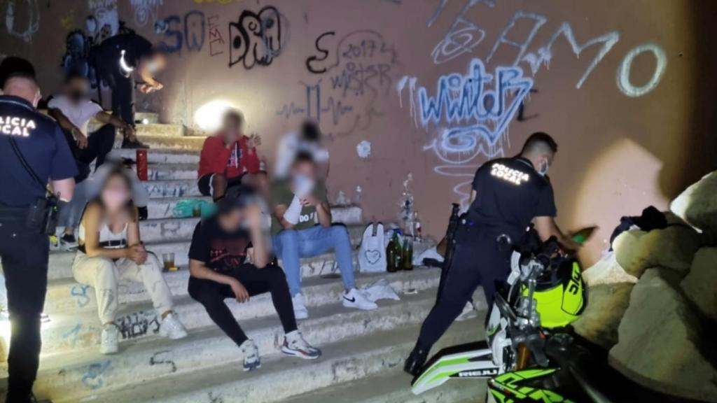 Dispositivo de la Policía de Alicante en horario de toque de queda nocturno.