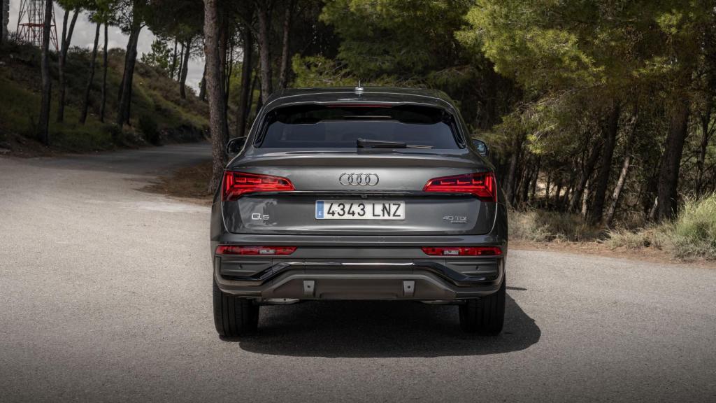 La zaga también llama la atención.