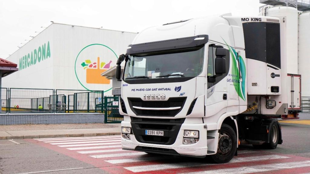 Camión propulsado a gas natural de Mercadona. EE