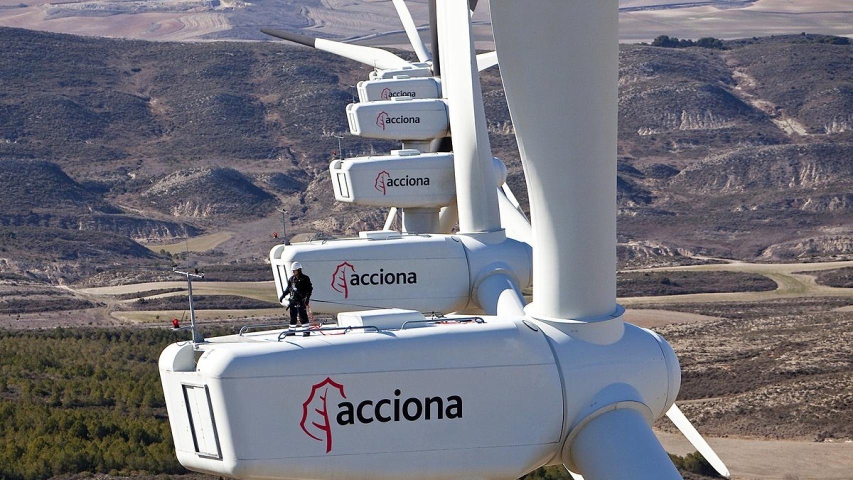 Varios molinos de Acciona.
