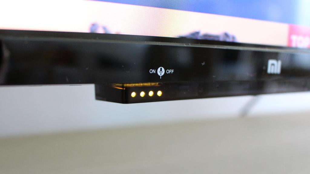 El Xiaomi Mi TV P1 tiene un interruptor para silenciar el micrófono.