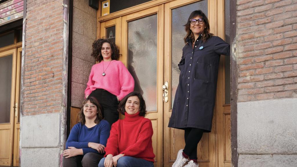 Isabel Inés Casasnovas, junto a su equipo. Foto: Julián Fallas.