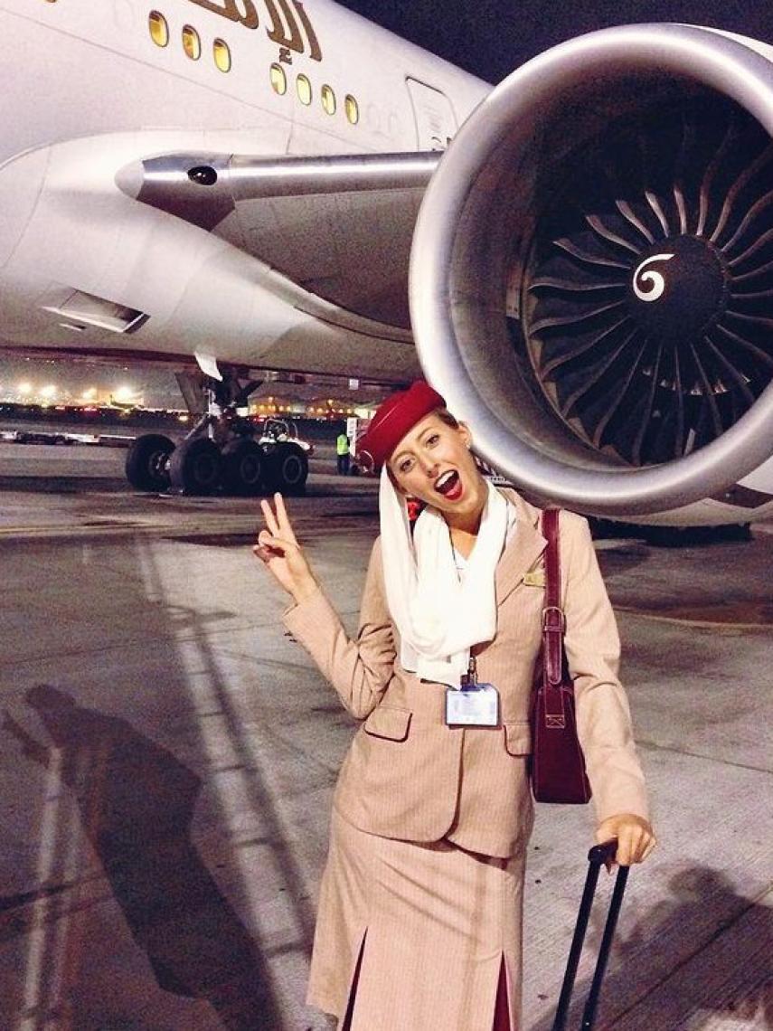 Anita con el uniforme de Emirates.