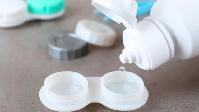 Una solución para lentillas.