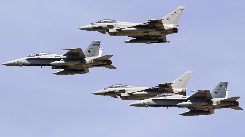 Formación de Eurofighter y F-18 del Ejército del Aire.