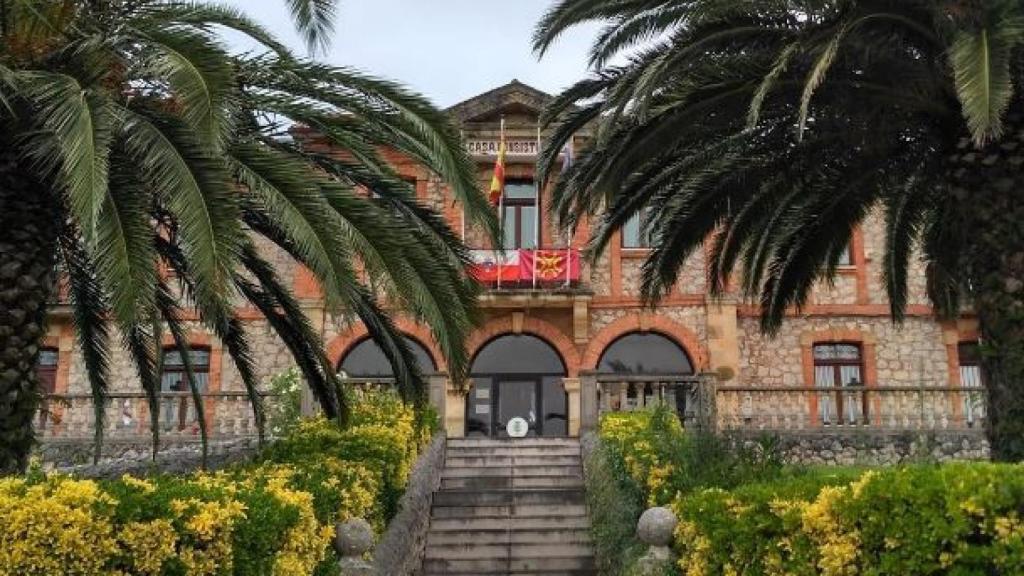 Fachada del Ayuntamiento de Villaescusa.