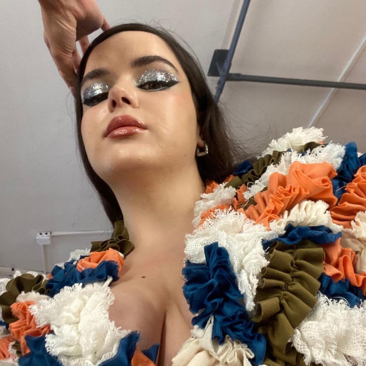 La modelo Alicia Gutiérrez en backstage.