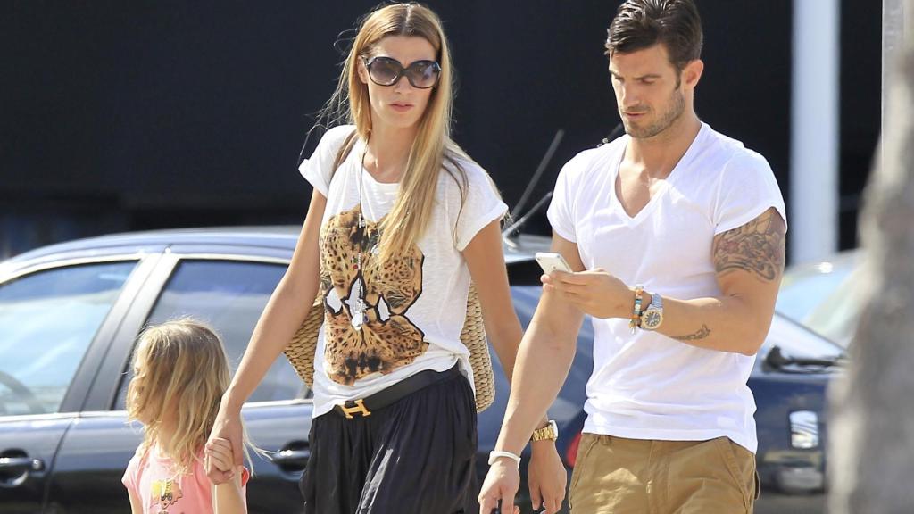 Laura Sánchez, Aitor Ocio y su hija, en una imagen de archivo.