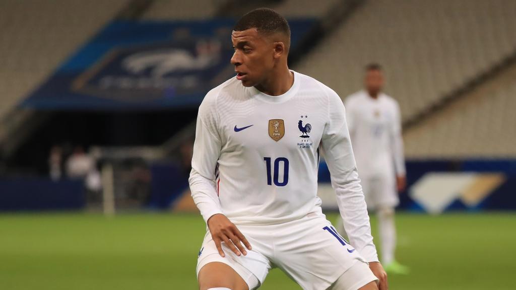 Kylian Mbappé, con Francia