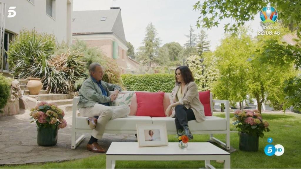 Díaz Ayuso hablando con Bertín sobre la lucha de sus padres como autónomos.